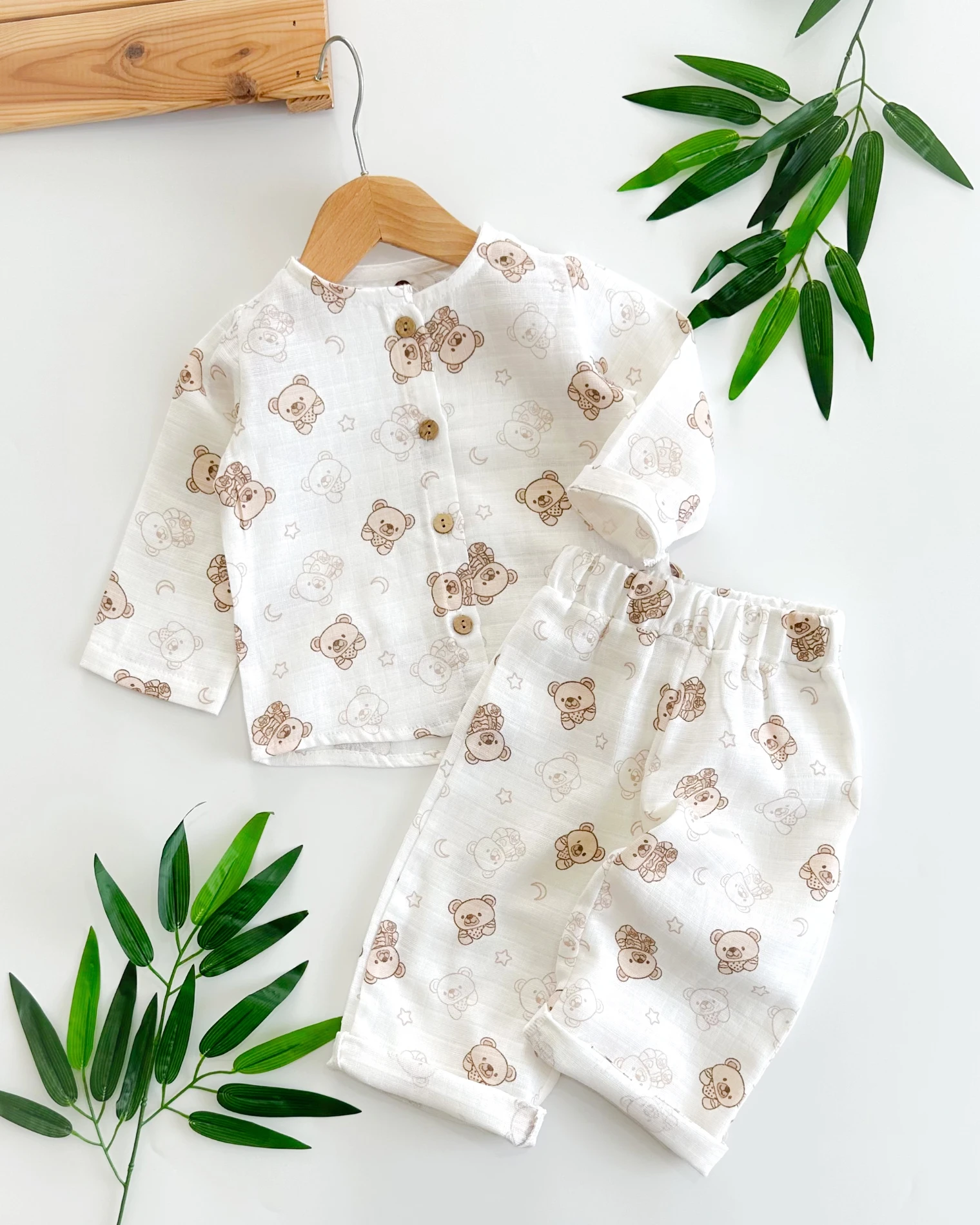 Minik peluş ayıcık desen ahşap düğmeli mevsimlik muslin 2li pijama takım  