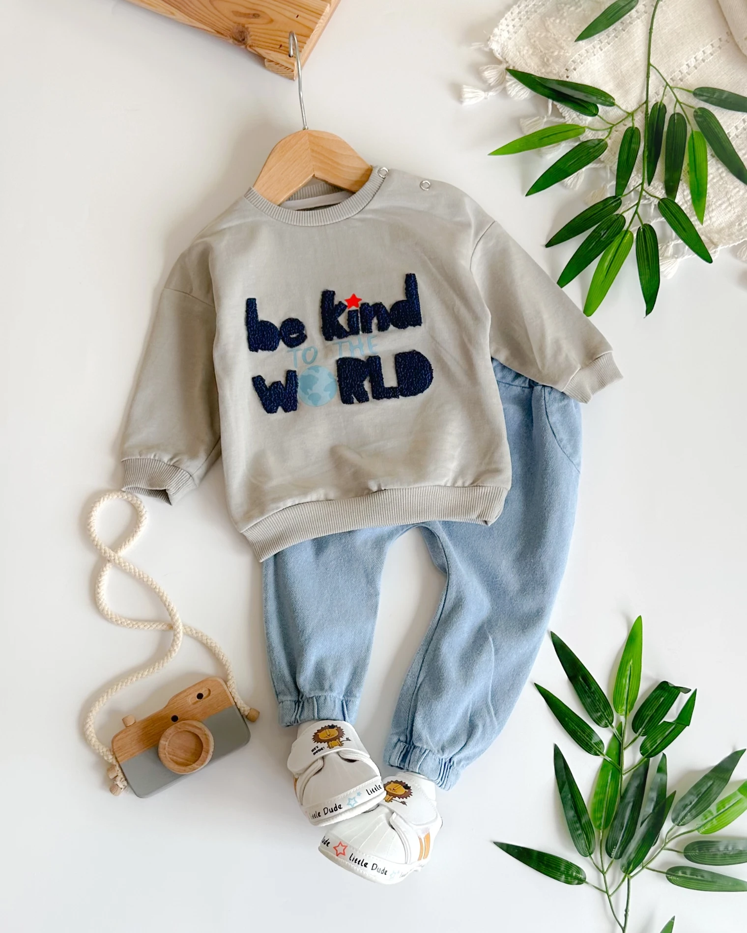 Be kınd to be world omuzdan çıtçıtlı sweat mevsimlik 2li takım  