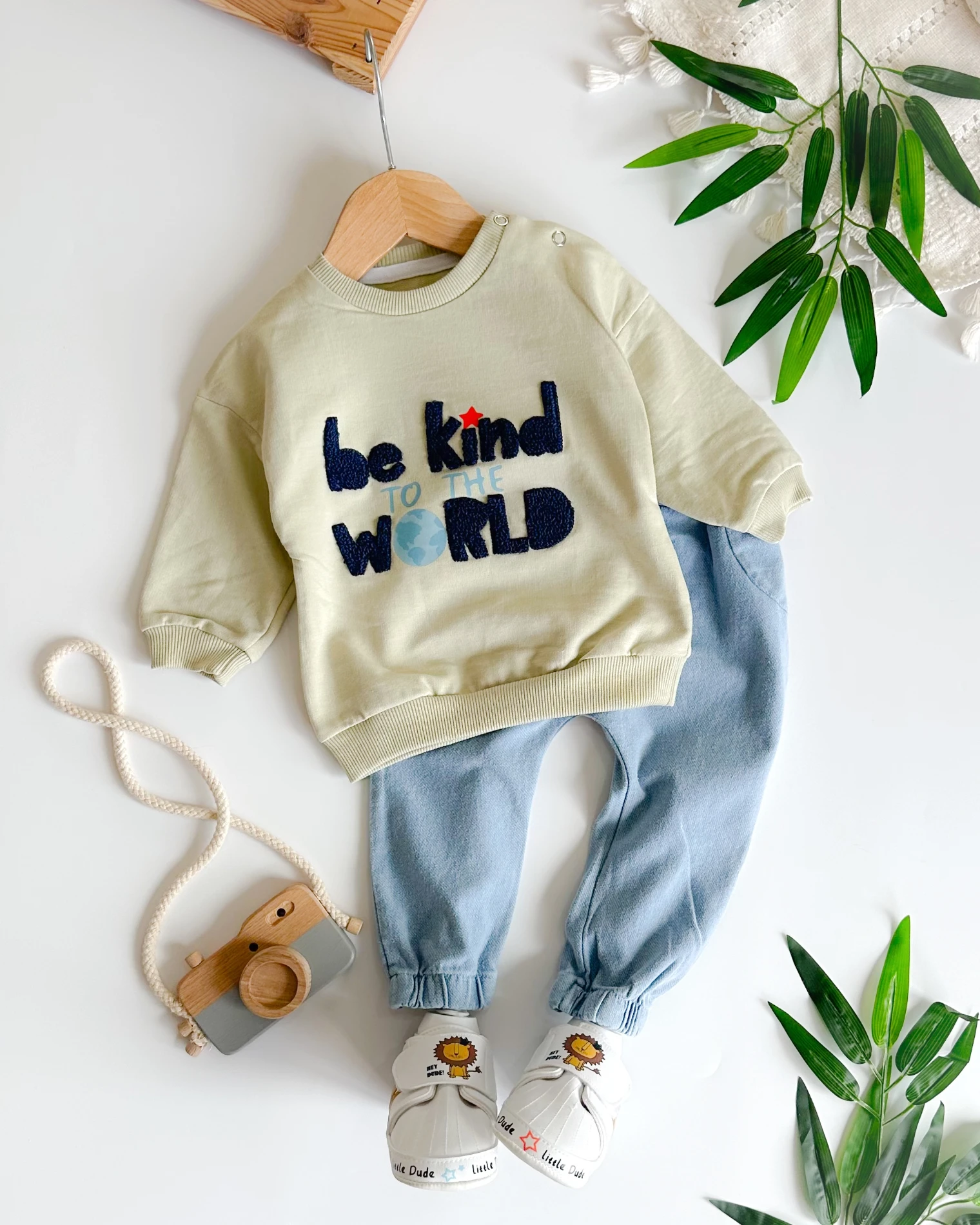 Be kınd to be world omuzdan çıtçıtlı sweat mevsimlik 2li takım 