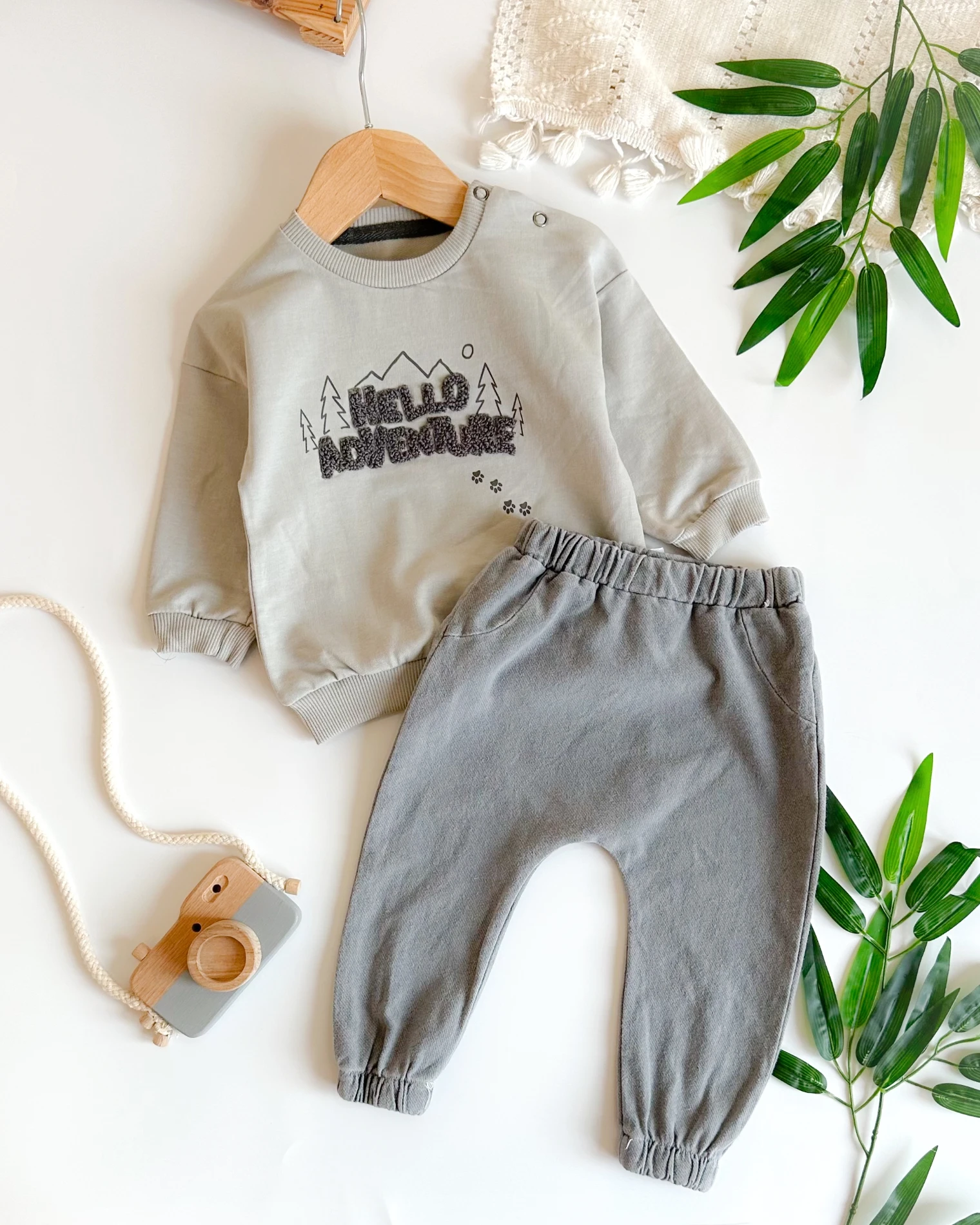 Hello adventure punch işlemeli sweat mevsimlik 2li takım  