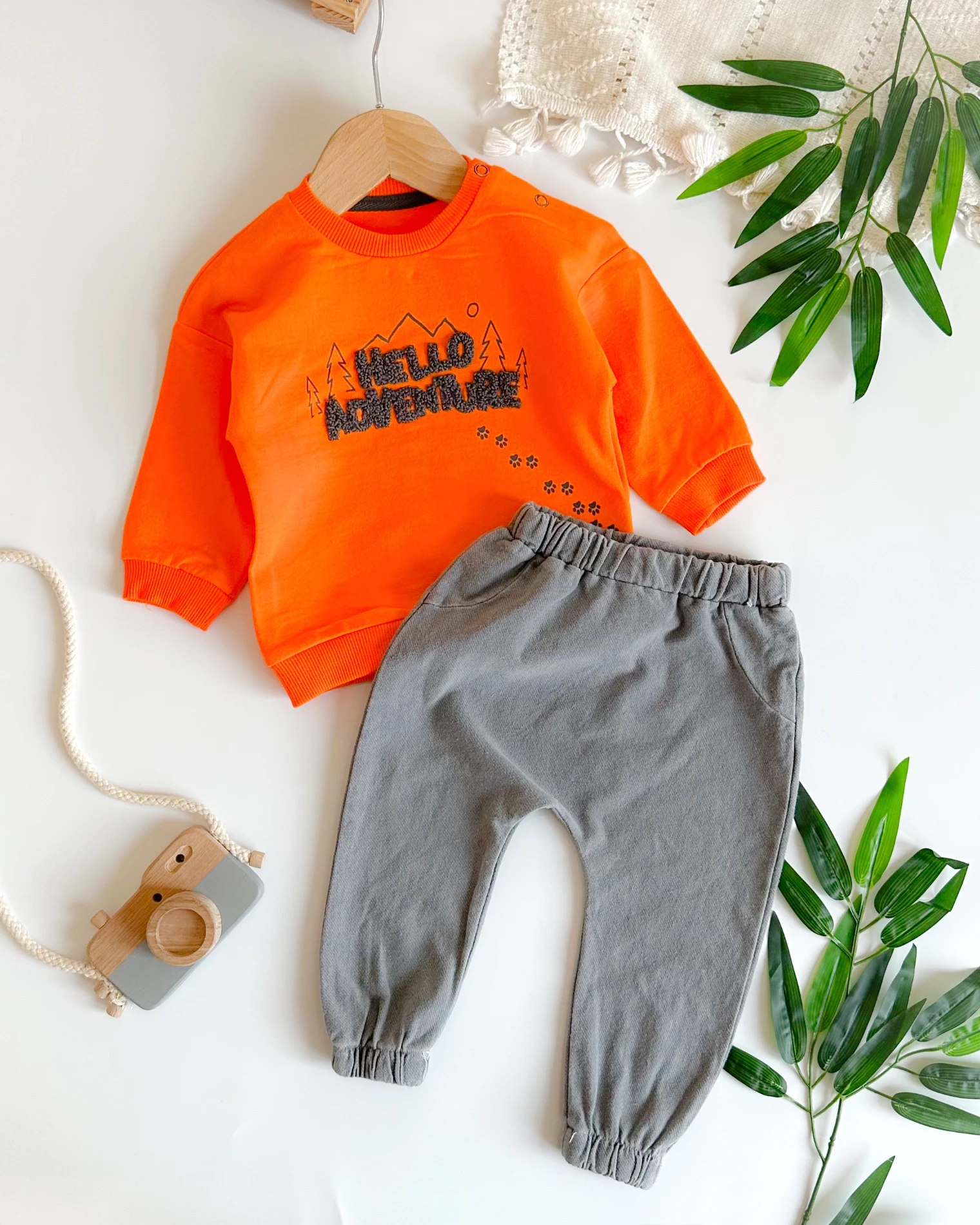 Hello adventure punch işlemeli sweat mevsimlik 2li takım 